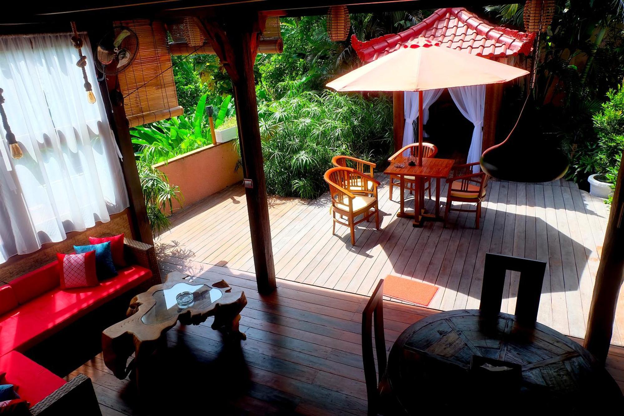 Villa Pilou Boutique Hotel タナロット エクステリア 写真